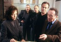 Tatort – ARD/WDR TATORT: R+CKSPIEL, Fernsehfilm, Deutschland 2002, Buch Wolfgang Panzer, Regie Kaspar Heidelbach Uhr im Ersten. Ermittlungen im Diszesanmuseum: Kulturmanagerin Annette Baumann (Katrin Sa§, l.) informiert die Kommissare (v.l.n.r.) Schenk (Dietmar BSr), Kain (Bernd Michael Lade), Ballauf ( Klaus J. Behrendt) und Ehrlicher (Peter Sodann).