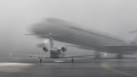Mayday - Alarm im Cockpit – Nachdem das Wrack einer Cessna auf der Landebahn gefunden wurde, ist klar, dass der SAS-Flug 686 die Cessna beim Start getroffen hat.