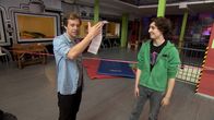 CheXperiment – Checker Tobi (li.) mit Slackliner Elias Finale