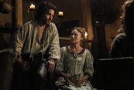 Die Musketiere – Aramis (Santiago Cabrera, l.); Königin Anne (Alexandra Dowling, r.)