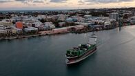 Im Angesicht des Sturms – Die MV Somers Isles verlässt Port Hamilton, bevor der Hurrikan Humberto auf die Bermudas trifft.