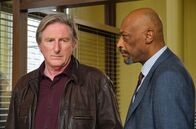 Ridley – Alex Ridley (Adrian Dunbar, li.), DCI Paul Goodwin (Terence Maynard, re.)