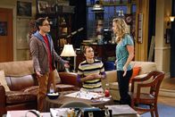 The Big Bang Theory – (v.l.n.r.) Leonard Hofstadter (Johnny Galecki); Sheldon Cooper (Jim Parsons); Penny (Kaley Cuoco)