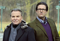 Lindburgs Fall – Peter Lindburg (Fritz Wepper) und Staatsanwalt von Wangenheim (Francis Fulton-Smith, rechts) werden nie zu besten Freunden.