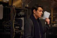 Killing Eve – Auf der Suche nach den Hintermännern der gefährlichen Schattenorganisation macht Kenny (Sean Delaney) eine folgenschwere Entdeckung.