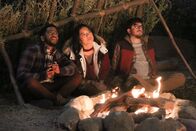 The Great Indoors – (v.l.n.r.) Mason (Shaun J. Brown); Emma (Christine Ko); Clark (Christopher Mintz-Plasse)