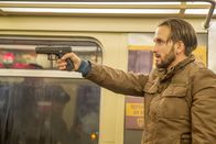 Castle – Jared Stone (Will Rothhaar) nimmt zahlreiche Fahrgäste einer U-Bahn als Geiseln. Für das Team um Beckett und Castle wird es ein besonderer Fall, denn auch Detective Esposito befindet sich unter den Passagieren ...