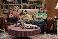 The Big Bang Theory – L-R: Penny (Kaley Cuoco), Rajesh Koothrappali (Kunal Nayyar), Leonard Hofstadter (Johnny Galecki).