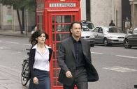 The Da Vinci Code - Sakrileg – Während ihrer gemeinsamen Mission, der Suche nach dem heilige Gral, kommen sich die Kryptologin Sophie Neuvet (Audrey Tautou, l.) und der Symbolologe Dr. Robert Langdon (Tom Hanks, r.) auch privat immer näher ...