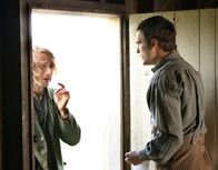The Village - Das Dorf – (v.li.) Adrien Brody (Noah Percy), Joaquin Phoenix (Lucius Hunt).