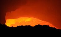 Im Land der Feuerberge – Wissenschaftler messen regelmäßig die Temperatur der Lava des Pacaya. Meist liegt sie bei etwa 800°C.