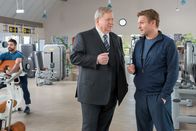 Der Staatsanwalt – Bernd Reuther (Rainer Hunold, li.) stattet Kai Genter (Thur Riefenstein) einen Besuch in seinem Fitnessstudio ab. Hatte der ehemalige Freund von Lohenfels Frau ein Motiv für den Mord?
