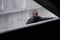 24: Legacy – Kann Carter (Corey Hawkins, r.) auf dem USB-Stick von Terroristenführer Ibrahim Bin-Khalid wichtige Hinweise auf den geplanten Terroranschlag finden?