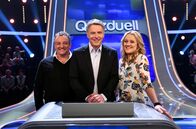 Quizduell-Olymp – Moderator Jörg Pilawa (M.) begrüßt die Kandidaten des Teams "Comedy": Marco Rima (l.) und Lisa Feller (r.), beide Komiker.