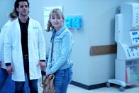 Atlanta Medical – Dr. Alec Shaw (Miles Gaston Villanueva, l.); Kay Spoelstra (Rae Gray, r.)