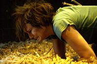 SAW II – Auch Amanda (Shawnee Smith) gerät in die Fänge des Jigsaws und bekommt eine schreckliche "Prüfung".