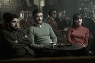 Inside Llewyn Davis – Llewyn Davis (Oscar Isaac, links), Jim Berkey (Justin Timberlake, mitte) und Jean Berkey (Carey Mulligan, rechts) im ber¸hmten Gaslight CafÈ.