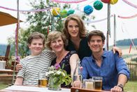 Der Ranger - Paradies Heimat – Valentin Wessely (Lukas Waldek), Heike Jonca (Monika Waldek), Eva-Maria Grein von Friedl (Rike Waldek), Philipp Danne (Jonas Waldek).