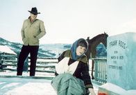 Der Marshal – Rooster Cogburn (John Wayne, l.)
