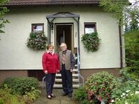 Trümmerleben – SWR Fernsehen TRÜMMERLEBEN TEIL 3, "Flüchtlinge und Vertriebene" Uhr. Christa und Gottfried Kaschek. Christa Kaschek und ihre Familie flüchteten aus Schlesien auf die Schwäbische Alb.
