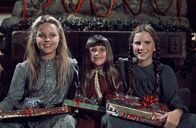 Unsere kleine Farm – (v.l.n.r.) Mary Ingalls (Melissa Sue Anderson); Carrie Ingalls (Sidney Greenbush); Laura Ingalls (Melissa Gilbert)