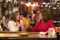 The Middle – Sue (Eden Sher, l.); Frankie (Patricia Heaton, r.)