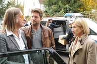 SOKO Stuttgart – Verwirrung bei Martina Seiffert (Astrid M. Fünderich, r.) und Jo Stoll (Peter Ketnath, M.). Was hatte Schrotti (Michael Gaedt, l.) in der "WaLi"-Zentrale zu suchen?
