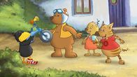 Der kleine Rabe Socke – Fritzi und Stulle sind begeistert – Socke hat Eddis Dreirad wiedergefunden.