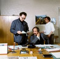 Kottan ermittelt – Vorne, v.li.: Paul Schremser (Walter Davy), Kottan (Peter Vogel)