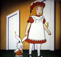 Alice im Wunderland – Angestrengt überlegt Alice, wie es ihr gelingen kann, das Wunderlamd zu betreten. Aus Versehen ist sie wieder einmal in der geheimnisvollen Türenhalle gelandet. Nun weiß sie nicht mehr, welche der vielen Türen zum Wunderland führen.