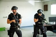 S.W.A.T. – L-R: David 'Deacon' Kay (Jay Harrington) and Jim Street (Alex Russell)