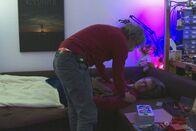 Reporter – Reporter ME/CFS – die unterschätzte Krankheit Ein Albtraum für Betroffene und ihre Angehörigen: Einmal pro Woche kann Peter Lauber seinen an ME/CFS erkrankten Sohn Dejan für 20 Minuten sehen.