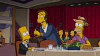 Die Simpsons – Bart (l.) und Homer (r.) genießen ihren Kreuzfahrt-Urlaub in vollen Zügen und lassen sich von Direktor Rowan (M.) gerne unterhalten ...