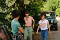 Deadly Tropics – (v.l.n.r) Aurélien Charlery (Julien Béramis); Mélissa Sainte-Rose (Sonia Rolland); Gaëlle Crivelli (Béatrice de la Boulaye)