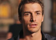 Lena - Liebe meines Lebens – Realisiert die Eheschliessung von Lena: Max Alberti als David von Ahrensberg