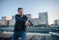 Decision Game – Alex (Shenja Lacher) hat einen Verdacht, wer hinter der Entführung seiner Tochter stecken könnte. Geht es um die Begleichung einer offenen Rechnung?
