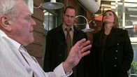 Law & Order: Special Victims Unit – V.l.: Judson Tierney (Brian Dennehy) war als Banräuber aktiv, doch von der damaligen Beute fehlt immer noch jede Spur. Die Detectives Elliot Stabler (Christopher Meloni) und Olivia Benson (Mariska Hargitay) ermitteln jedoch in einem möglichen Vergewaltigungsfall.