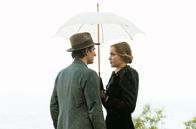 Martin Eden – Martin Eden (Luca Marinelli) hofft, durch sein neu erworbenes Wissen die junge Elena Orsini (Jessica Cressy) zu beeindrucken und zu erobern.