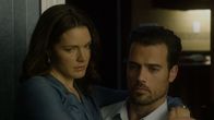 Off the Rails – Nicole Barrow (Hannah Barefoot, l.); Mark Barrow (Thomas Beaudoin, r.)