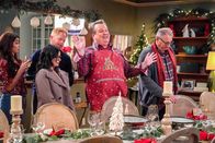 Modern Family – Sarah Hyland (Haley Dunphy), Ariel Winter (Alex Dunphy), Jesse Tyler Ferguson (Mitchell Pritchett), Eric Stonestreet (Cameron Tucker), Ed O'Neill (Jay Pritchett).