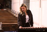 Holy Days – In der katholischen Klosterkirche St. Maria Magdalena in Wuppertal-Beyenburg denkt Evelyn Burdecki über ihren Glauben nach.