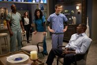 Brooklyn Nine-Nine – (v.l.n.r.) Terry Jeffords (Terry Crews); Gina Linetti (Chelsea Peretti); Rosa Diaz (Stephanie Beatriz); Jake Peralta (Andy Samberg); Bob Annderson (Dennis Haybert)