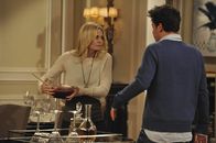How I Met Your Mother – Ted (Josh Radnor, r.) kann es nicht fassen, dass seine Freunde mit Zoey (Jennifer Morrison, l.) einen lustigen Abend verbracht haben ...