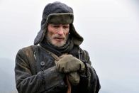 The Way Back - Der lange Weg – Der amerikanische Ingenieur Mr. Smith (Ed Harris) war jahrelang in einem russischen Gulag inhaftiert.