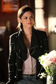 Hart of Dixie – Zoe (Rachel Bilson) glaubt nicht daran, dass ihr Streit mit ihrer Mutter Schuld an ihren schlaflosen Nächten ist. Aber bei ihrem Zusammentreffen zeigt sich, wie sauer Zoe wirklich ist ...