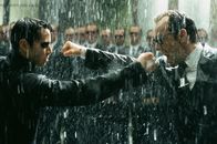 The Matrix Revolutions – Der Kampf der Giganten beginnt: Neo (Keanu Reeves, l.) und Agent Smith (Hugo Weaving, r.) ...