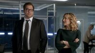 Bull – (v.l.n.r.) Dr. Jason Bull (Michael Weatherly); Marissa Morgan (Geneva Carr)