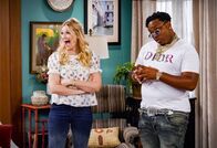 The Neighborhood – Gemma Johnson (Beth Behrs, l.); Marty Butler (Marcel Spears, r.)