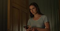 Dark Windows – Monica (Annie Hamilton) versucht den Blick nach vorne zu richten.