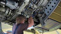 Mega Transport – Alle zwei Jahre nehmen Antonov-Experten jede Maschine unter die Lupe und überprüfen alle Verschleißteile bis auf die letzte Schraube.